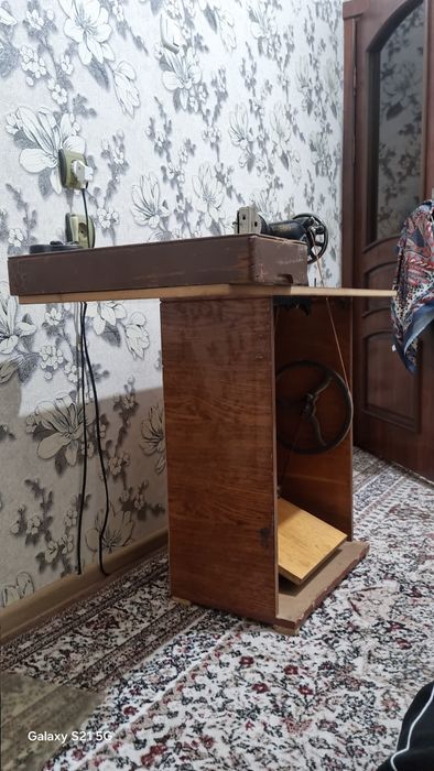 Ножная швейная машина в столе | Ishchi tikuv mashinasi