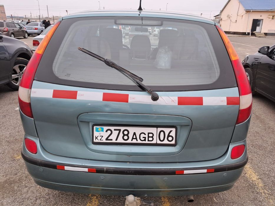 Машина Нисан Альмера тино