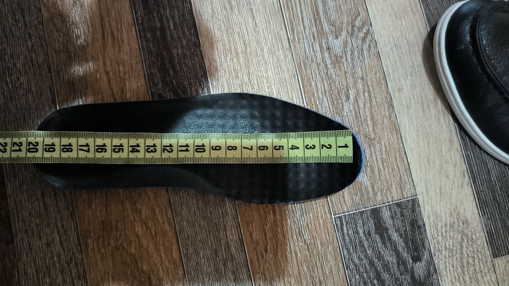 Продам туфли для мальчика.