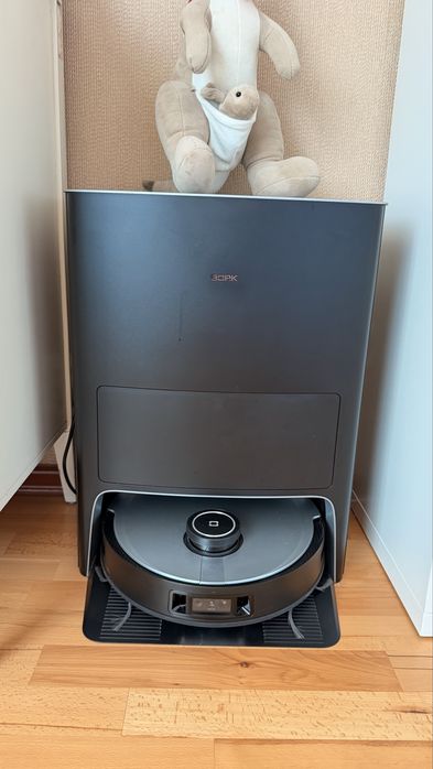 Робот пылесос Bork 830 (сухая и влажная уборка)