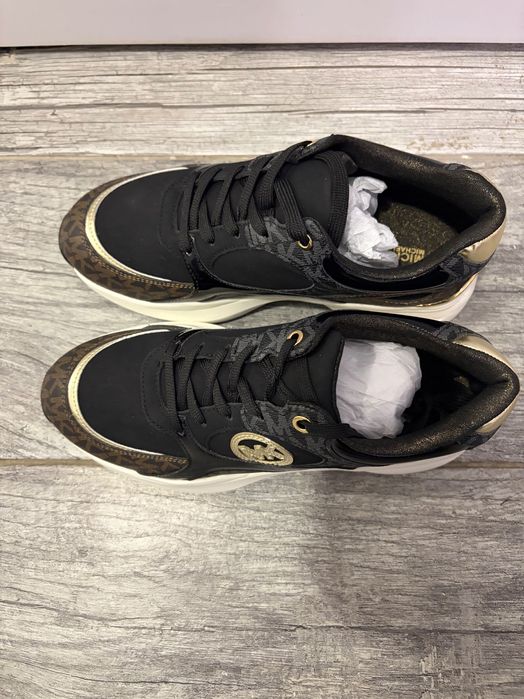 Нови и оригинални обувки Michael Kors