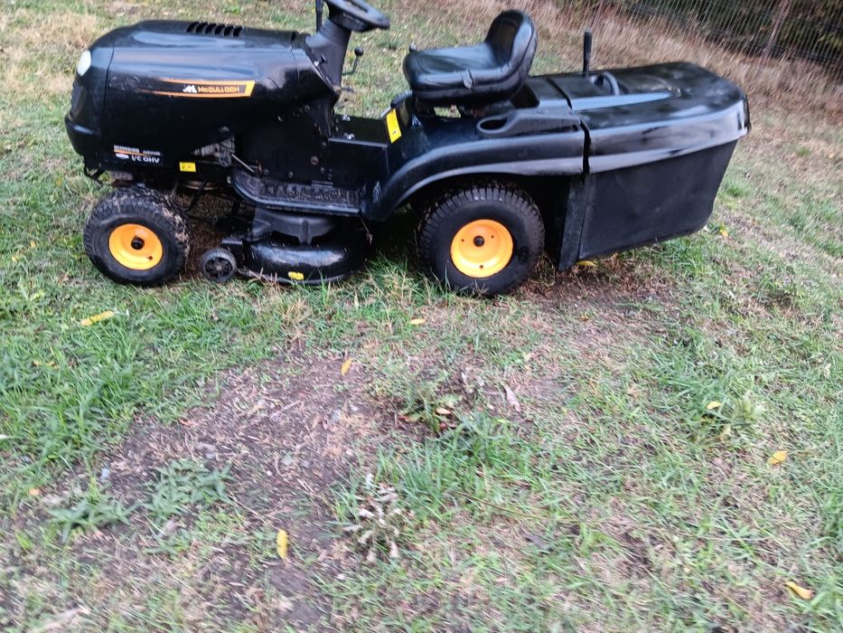 Tractoras  de taiat  iarbă și gazon profesiosional Mcculloch la fel ca si Husvarna