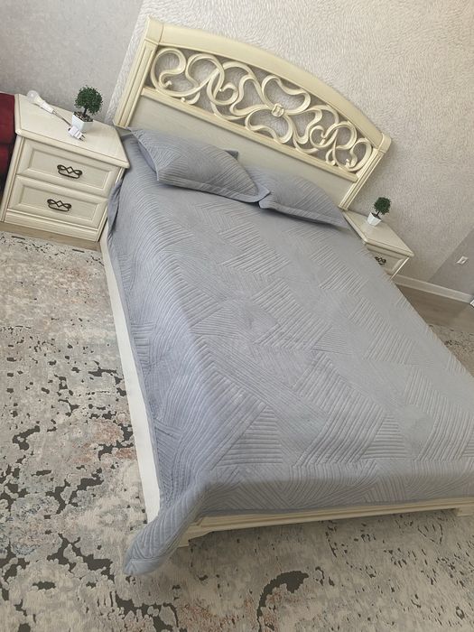 Продам кровать с тумбами