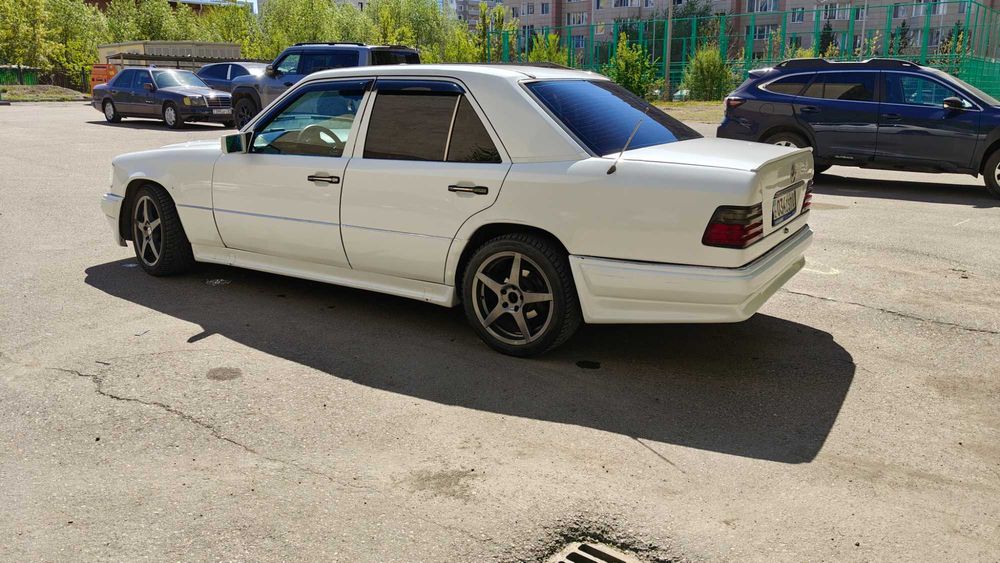 Mercedes E220 (w124)