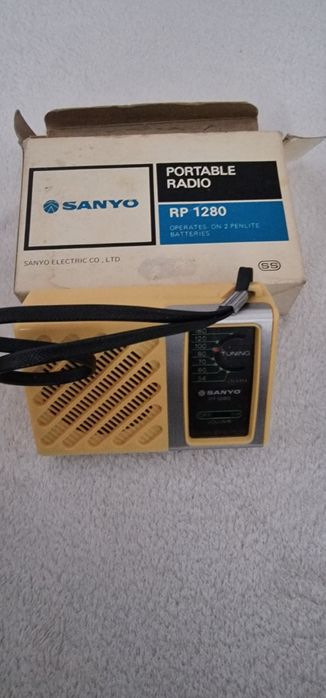 Vând radio portabil
