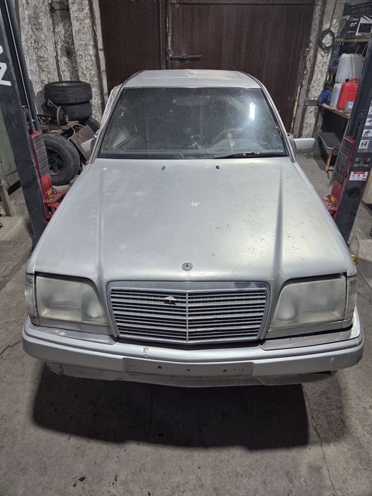 Бампер передний w124 мерседес