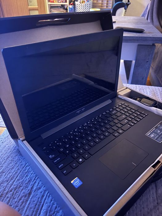 Laptop Asus model X553M