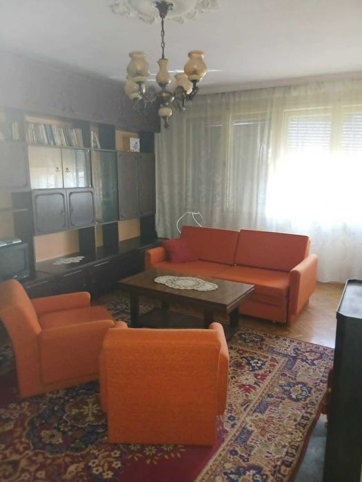 Продавам Етаж от къща в гр. Полски Тръмбеш