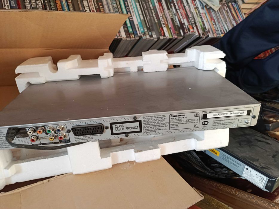 2 DVD проигрывателя и 500 Дисков