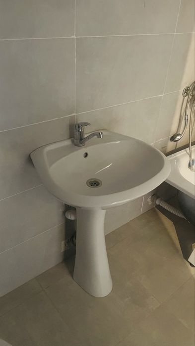 Раковина, унитазы, ванна