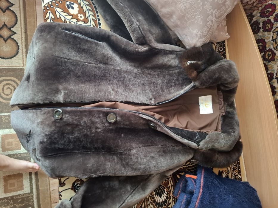 Мутоновая шуба бурного цвета