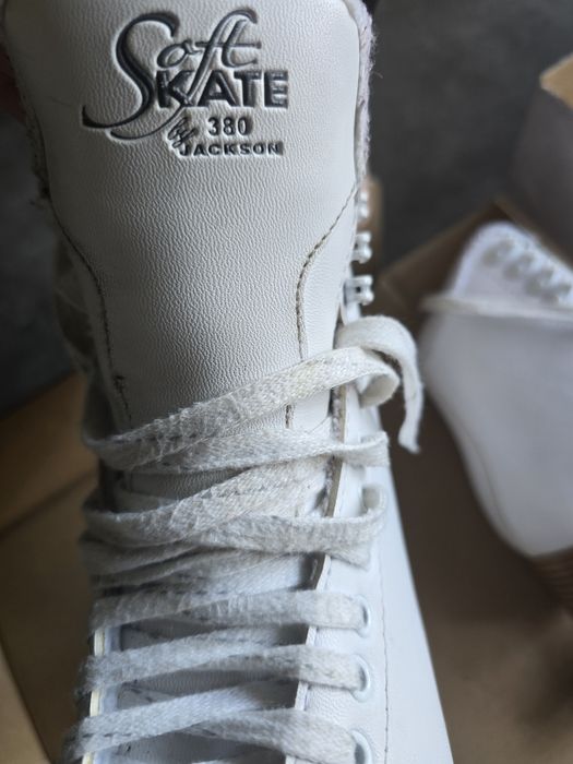 Коньки спортивные