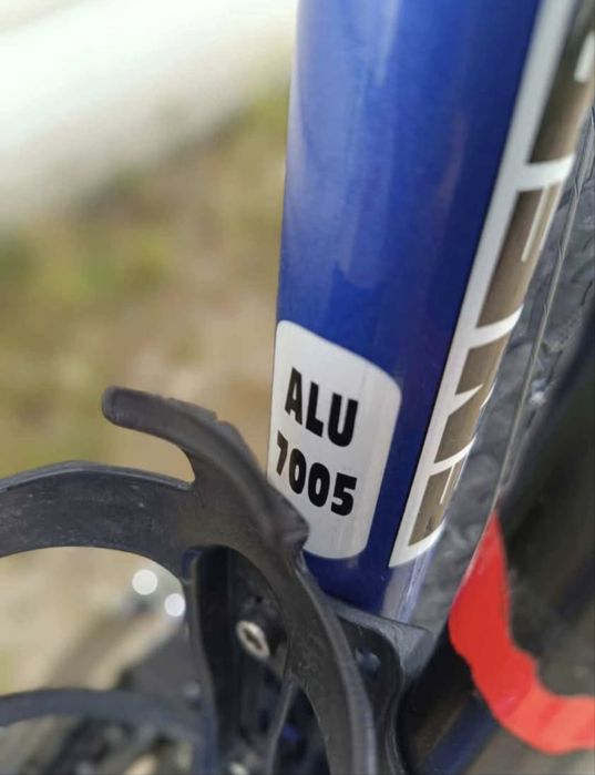 Bicicleta GENESIS Cross-28"
Aluminiu