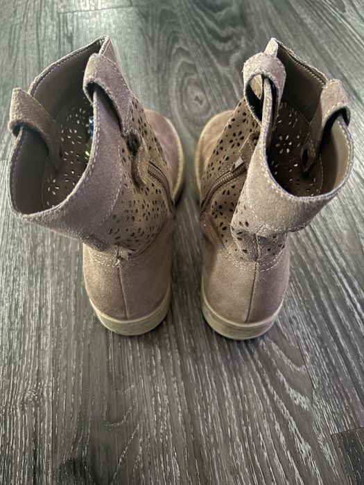 Обувки различни размери