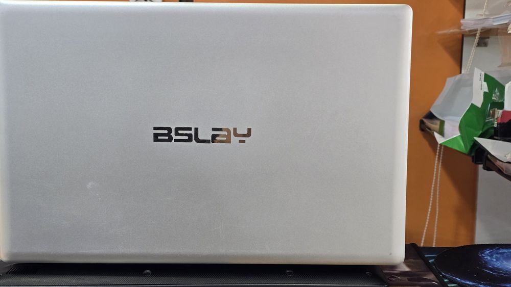 Notebook sotiladi Deyarli yengi