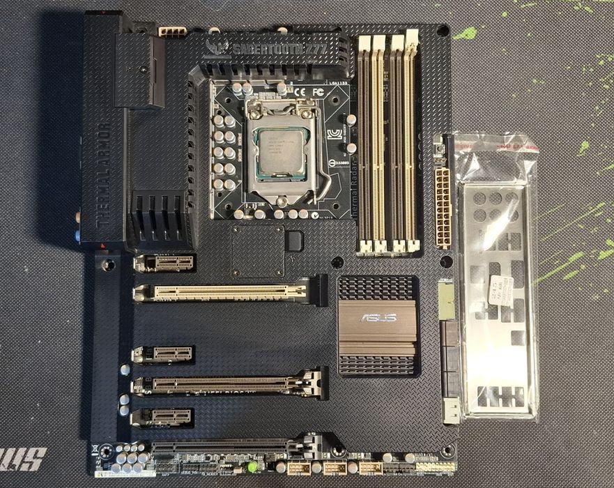 Материнская плата Asus Sabertooth z77 + i7-3770K