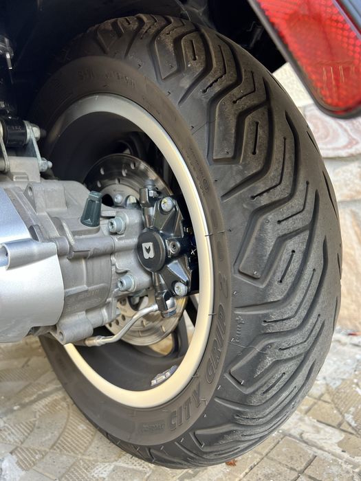 Скутер Vespa Super GTS 300