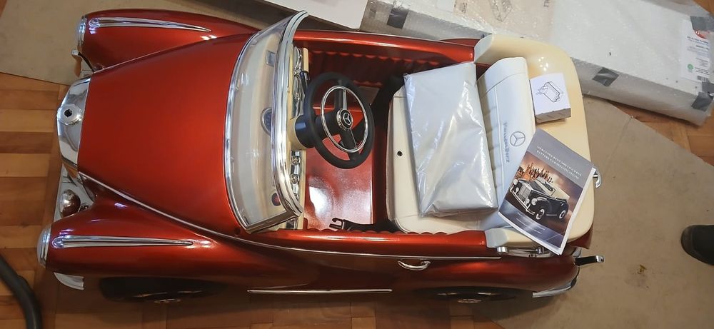 Mașină electrică Mercedes Benz 300S RETRO - Roșu