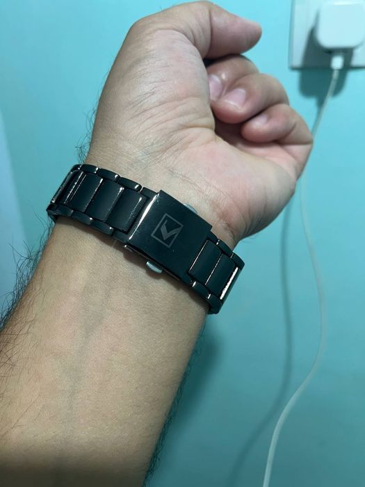 Curren klassik soat. Ko'rinishiga gap yoq. Ish va o'qishga zo'r ketadi