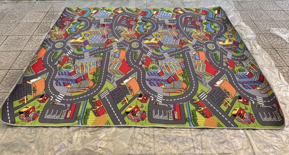 Covor / mocheta antiderapanta pentru copii. 1. City: dimensiuni: 245 cm x 200 cm -> pret 135 lei; 2. port: dimensiuni 170 cm x 120 cm -> pret 110 lei