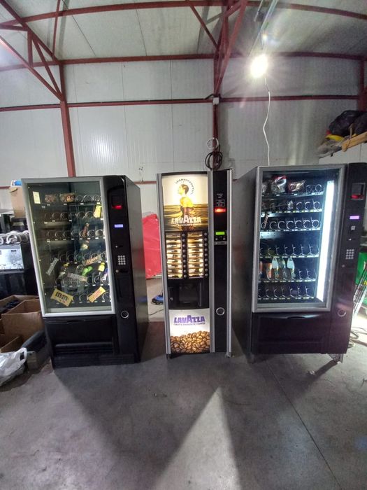 Automat sucuri vending / tonomat dulciuri / automat vending