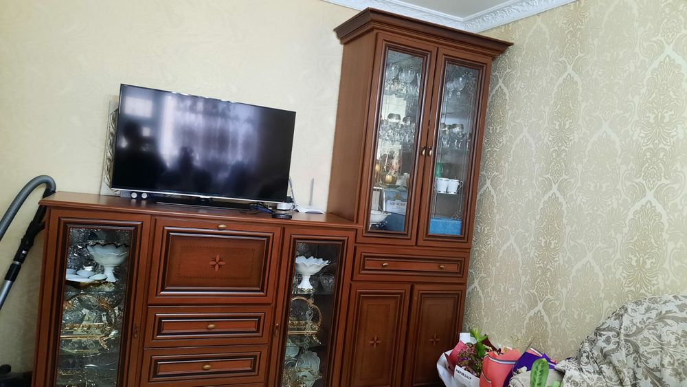 Горка с комодом.