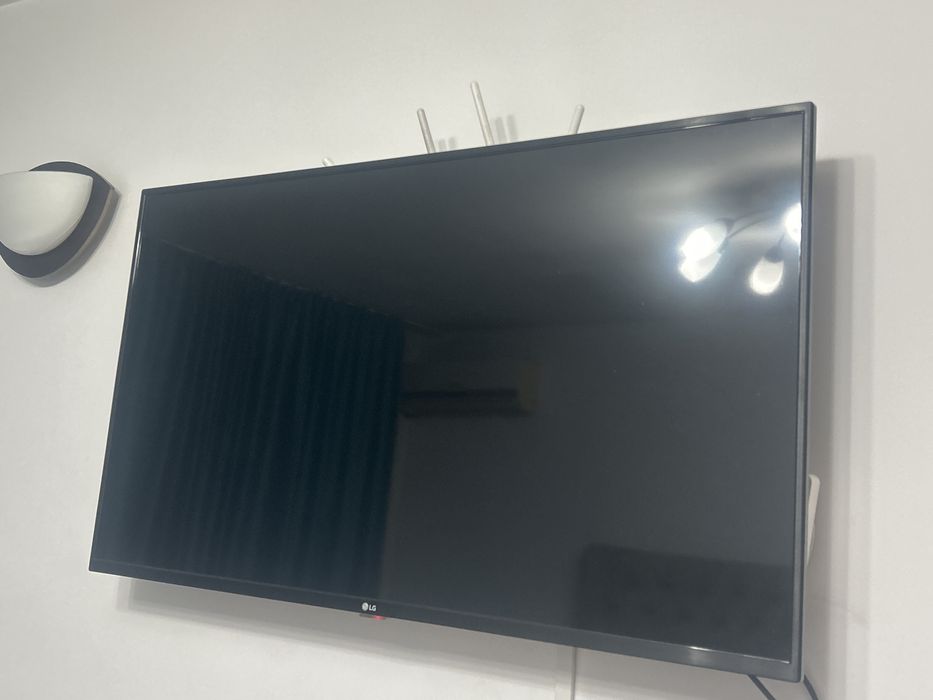 Vând televizor LG Smart TV, stare foarte bună, funcționează perfect!