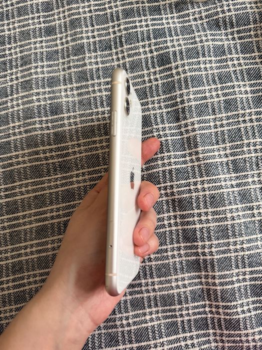 Продам iPhone 11 в хорошем состоянии