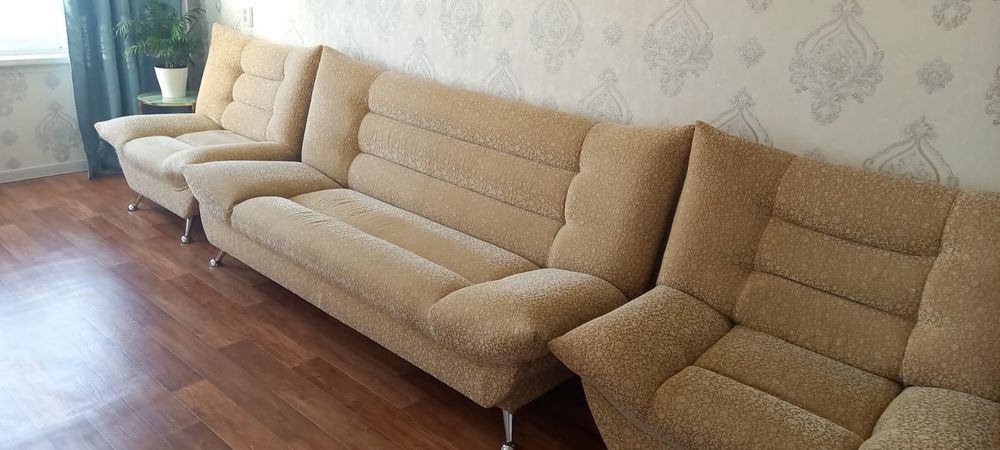 Продам диван с креслами