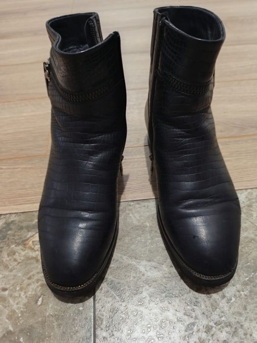 Две пары зимних сапог, кожаные