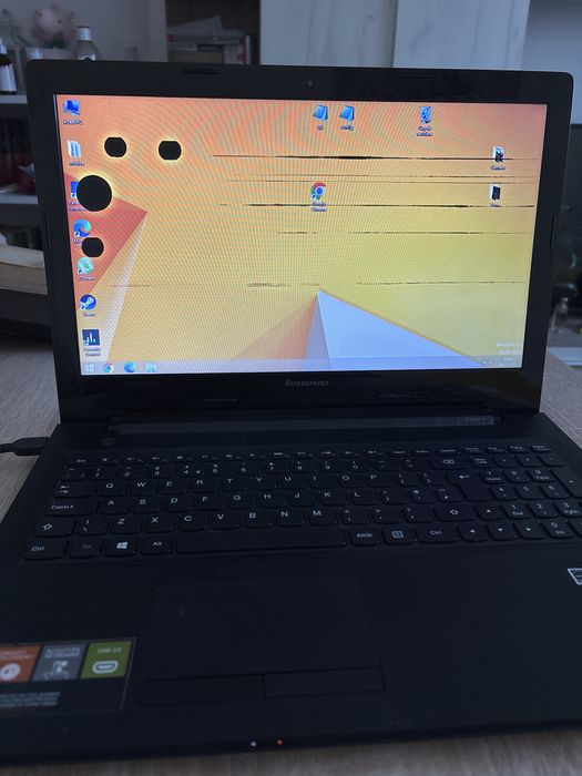 Vand laptop pentru piese