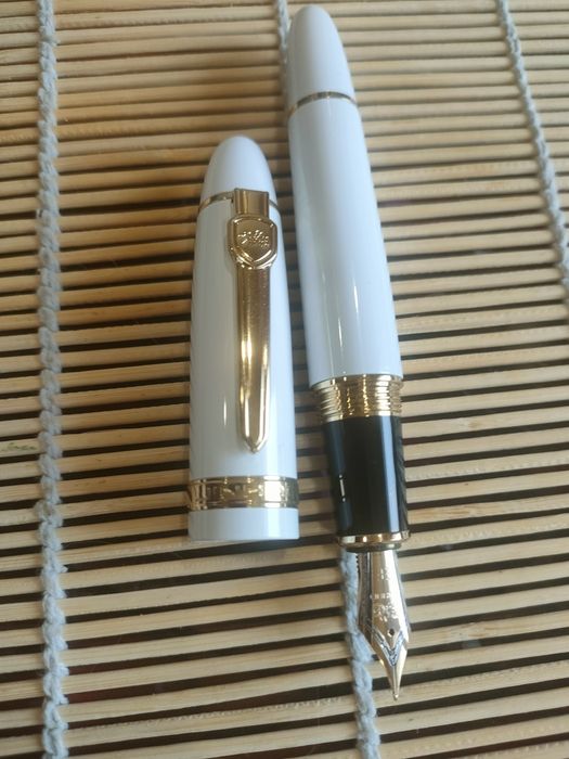 Продам перьевую ручку золотое перо!!!
