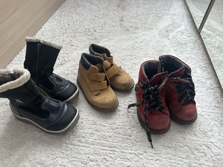 Отдам детскую обувь осень зима