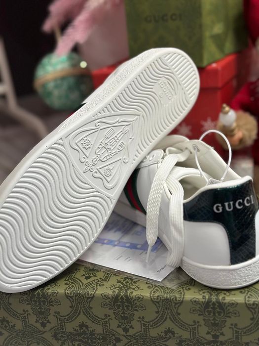 Tenesi Gucci pe stoc