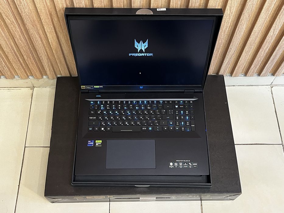 Acer Predator Helios 18 i9 13900HX RTX 4080 32GB DDR5 1TB