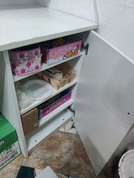 Продам стол с тумбой