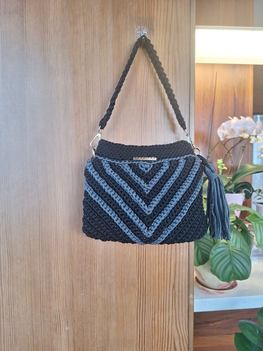 Продам вязаную сумочку
