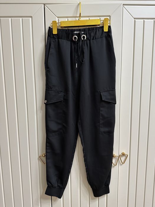 Продаётся ветровка и джоггеры в идеальном состоянии.