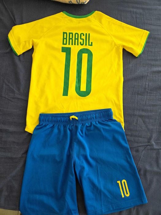 Costum fotbal Brazilia 10-12 ani