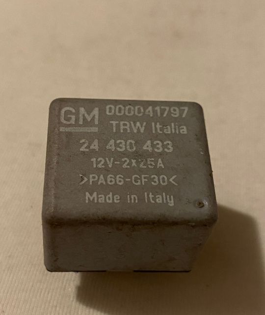 Releu  24430433 Opel Meriva prima generatie (facelift)
