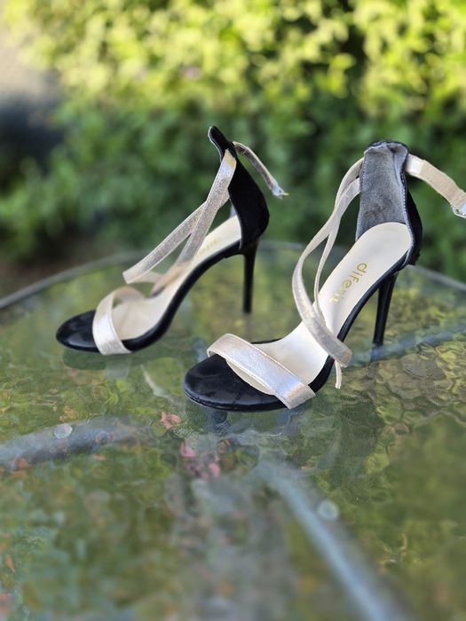 Sandale cu toc, Benvenuti, Diferit, Exist