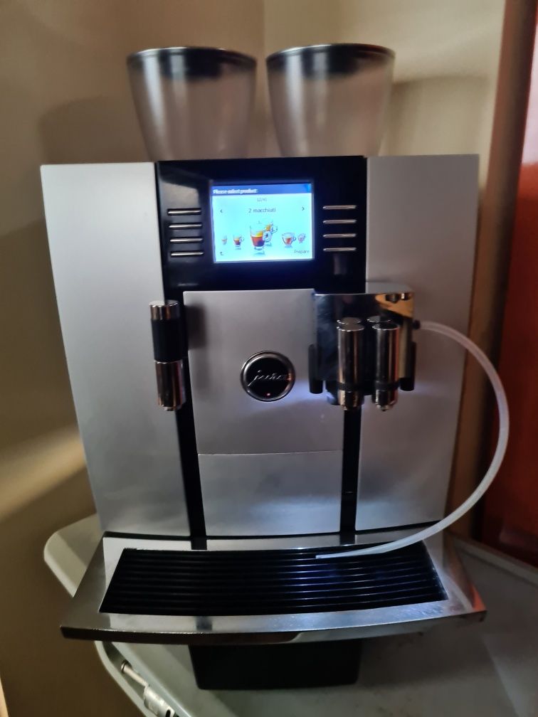 Espressor aparat cafea boabe Jura Giga 5 si Giga X7 profesional ...