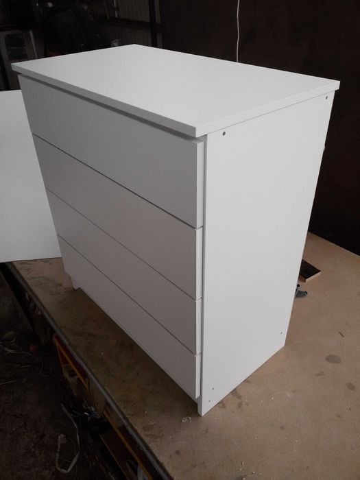 Скрин с 4 чекмеджета бял -сглобени