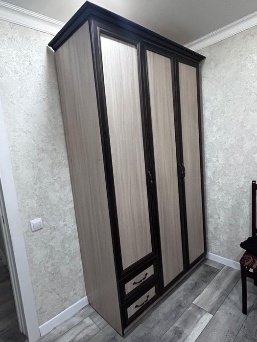 Продам шкаф спальный