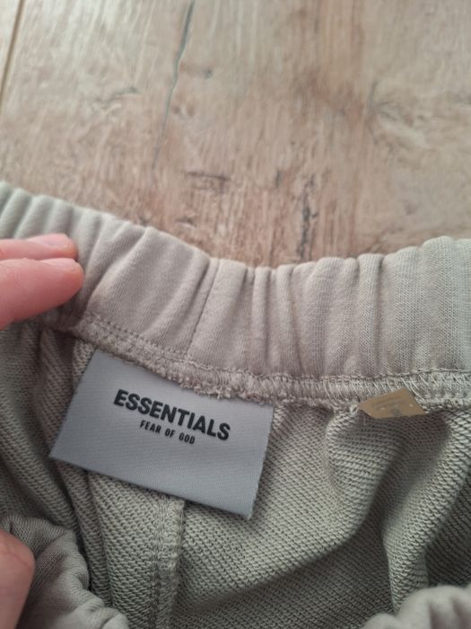 Pantaloni scurți essentials