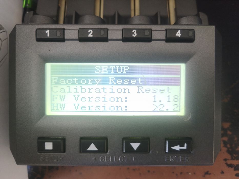 Професионално смарт зарядно устройство и анализатор SkyRC MC3000