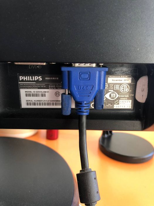 Монитор Philips.