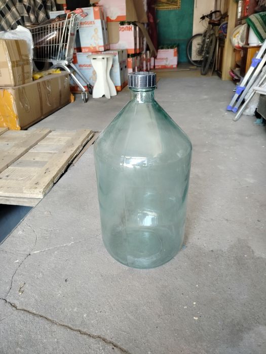 Продам бутыль 20 литров