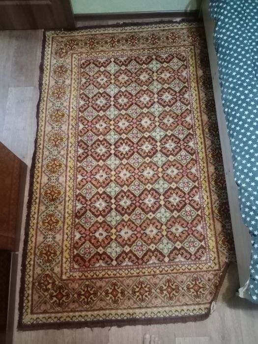 Продам ковер в хорошем состоянии