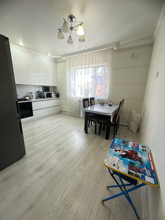 Дом в центре район 3 школы !